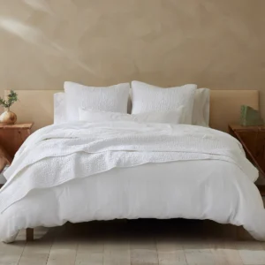 pdp pebbledhandstitched quilt alpinewhite  sp23 1  11600 1 18f5d461 9ce3 4040 9b49 08334fb9d8d3